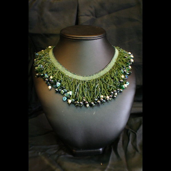 The Queen's Green Collar