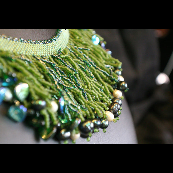 The Queen's Green Collar